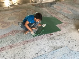 Decorating the floors at the new temple